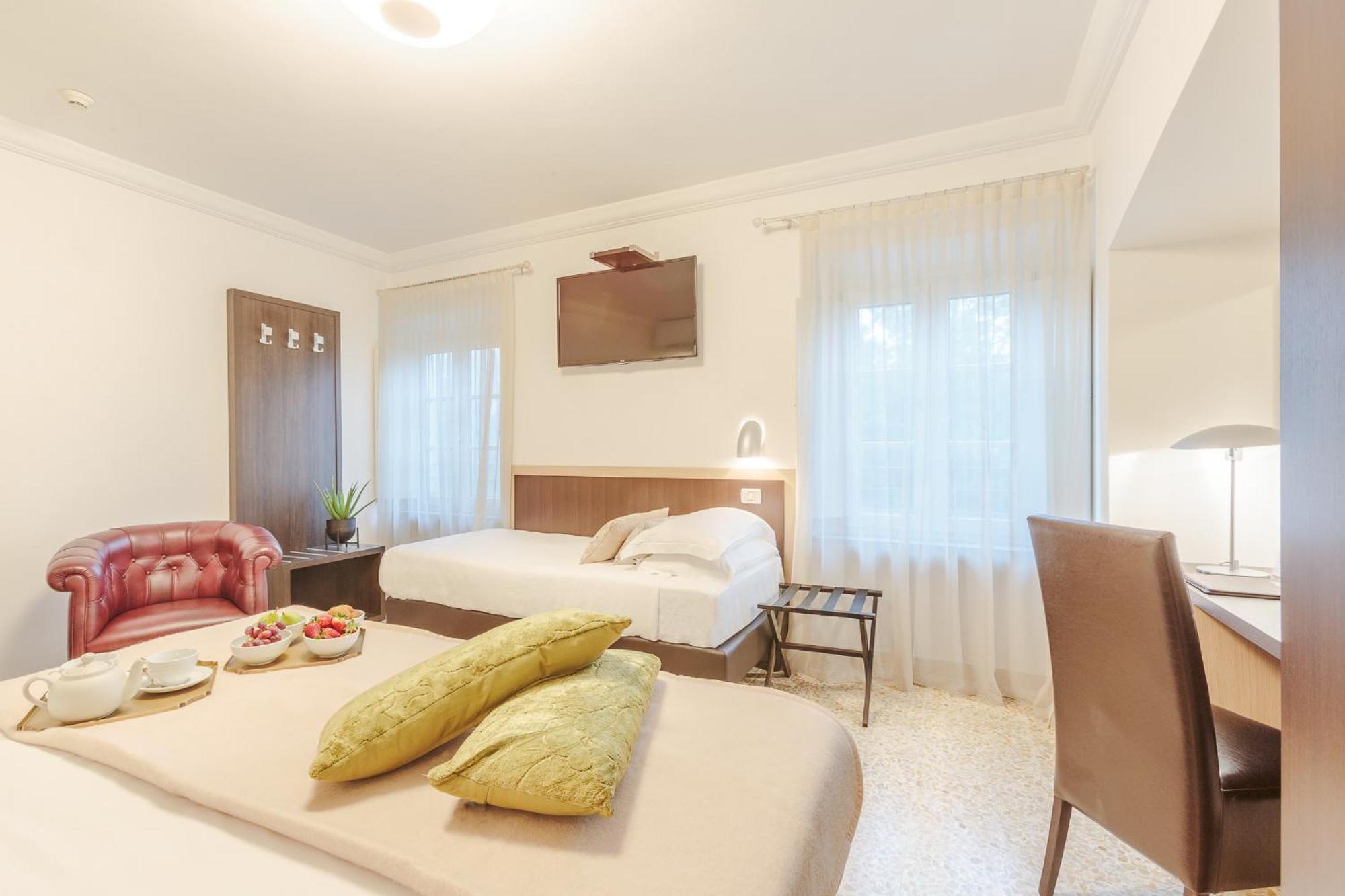 Hotel Hambros - Il Parco In Banchieri Lucques